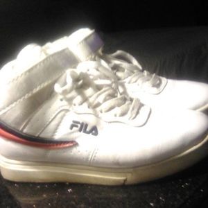 Fila tennis shoes size 4